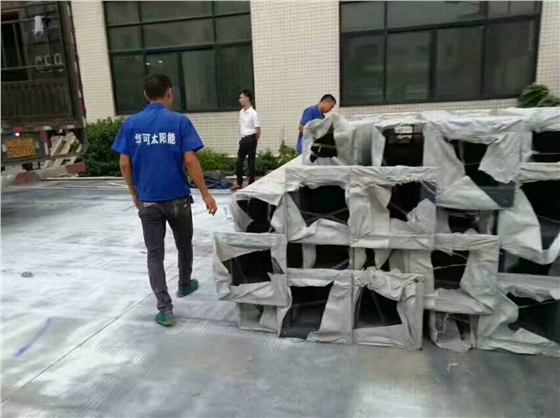 led景观灯装车中