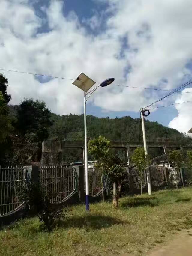 农村太阳能路灯安装竣工
