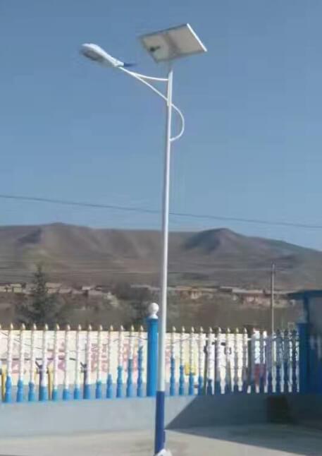 新疆太阳能路灯展示